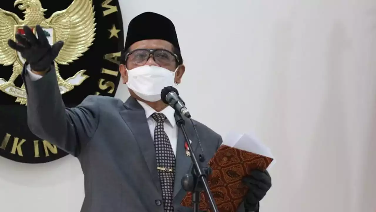 Jokowi Tunjuk Mahfud Md Jadi Plt Menpan-RB