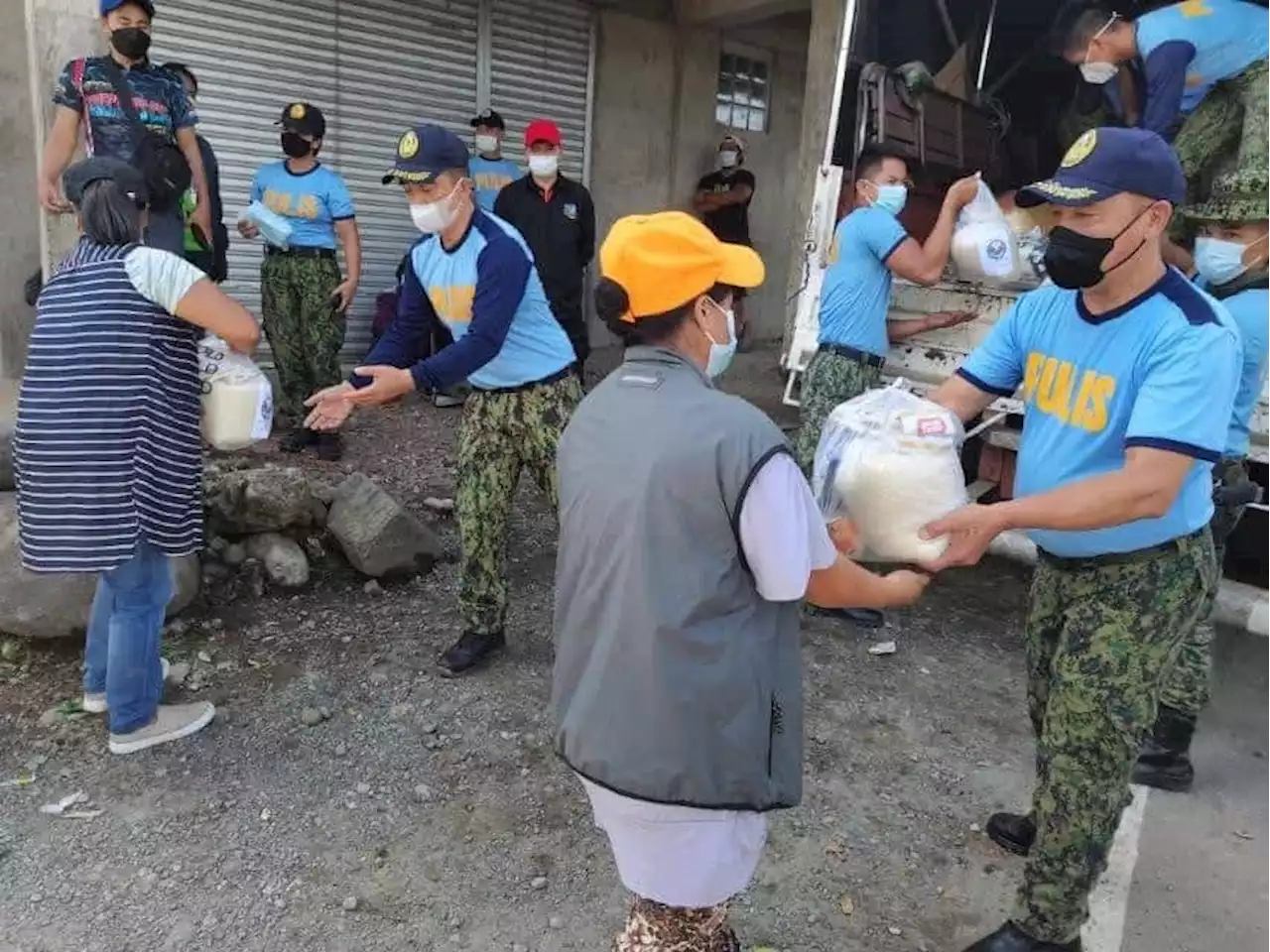 PNP extends help to Banaue flash floods victims