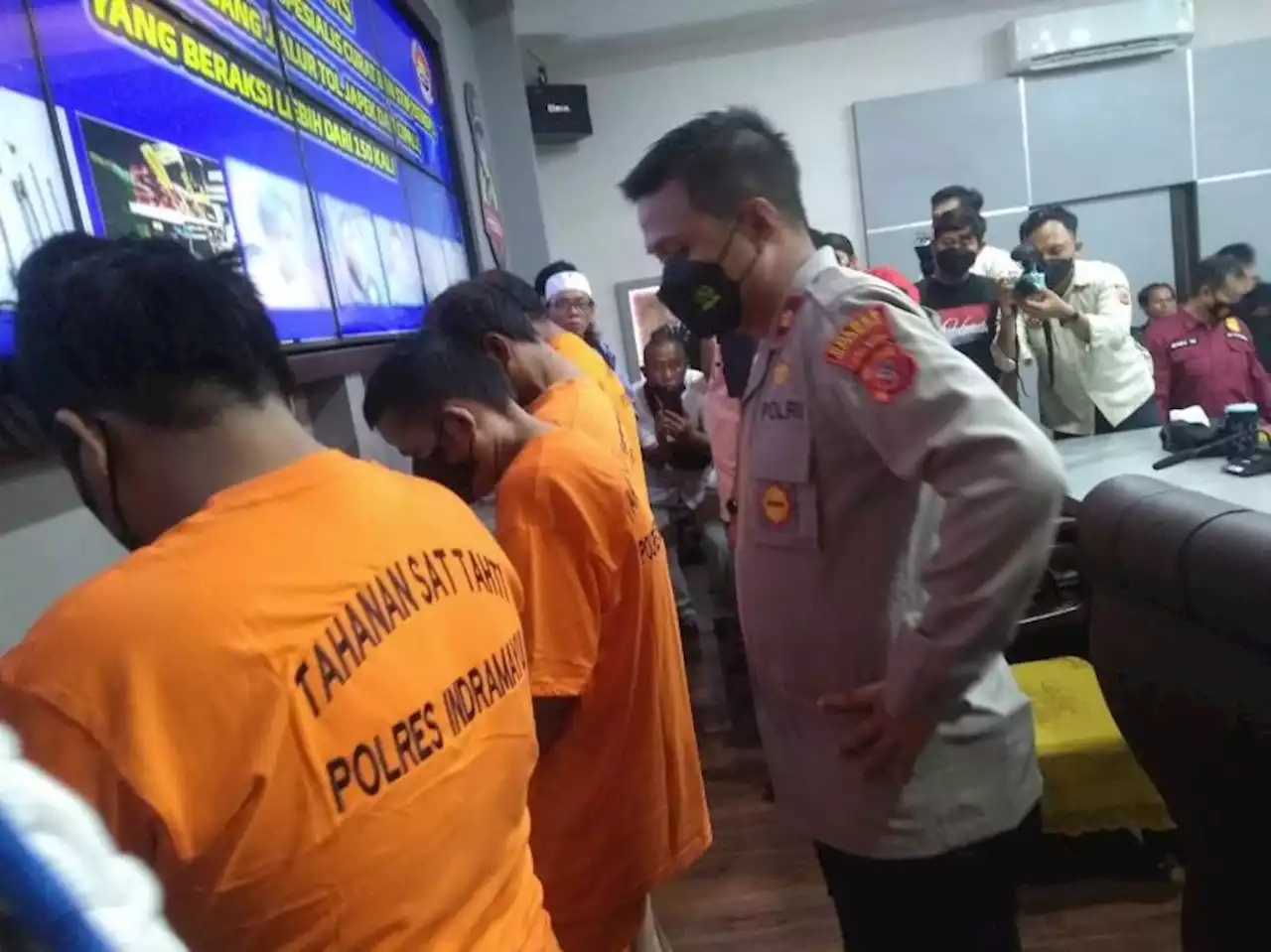 Polres Indramayu Ringkus Pencuri Ban Serep Beraksi 150 Kali di Tol |Republika Online