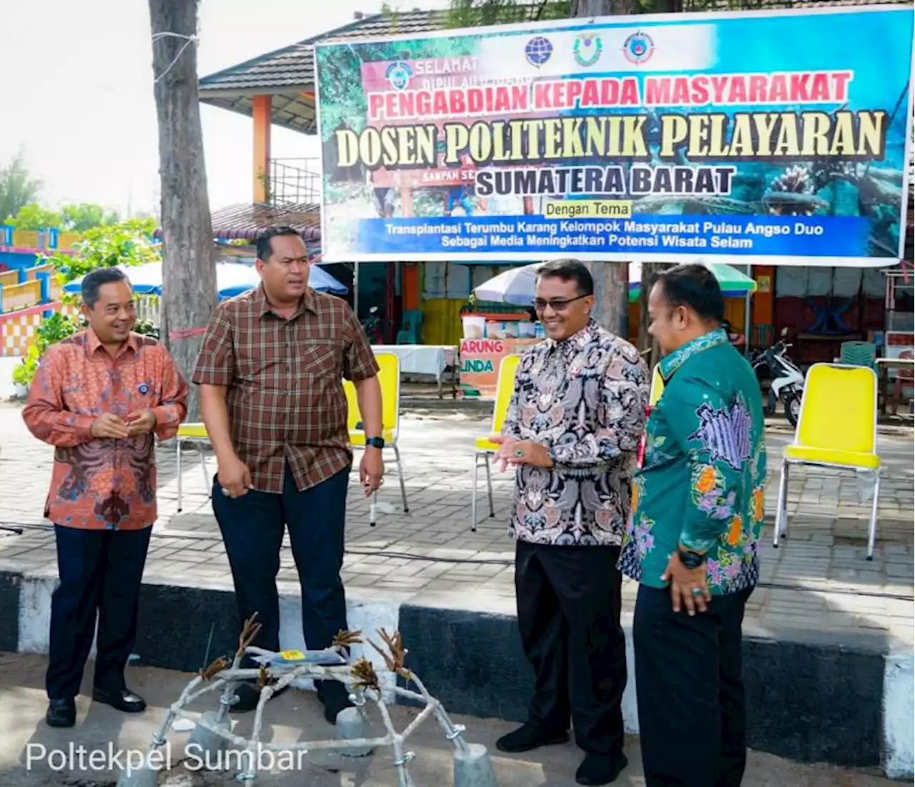 Poltekpel Sumbar Lakukan Transplantasi Terumbu Karang Pulau Angso Duo |Republika Online