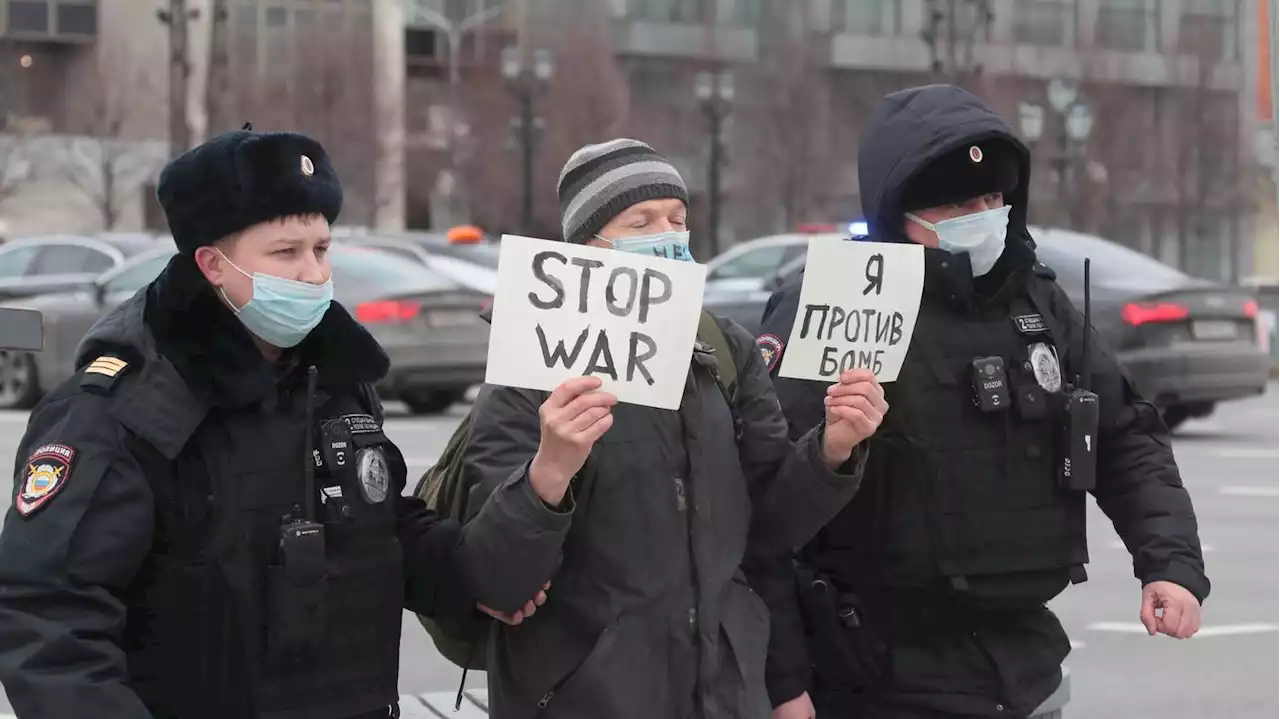 Protest mit Stift und Sprühdose: Wie Russen Zeichen gegen Putin setzen