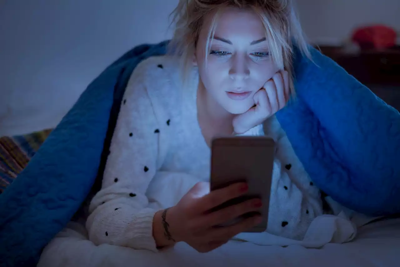 Prevent sleep disruption caused by blue light from computer screens | The Citizen