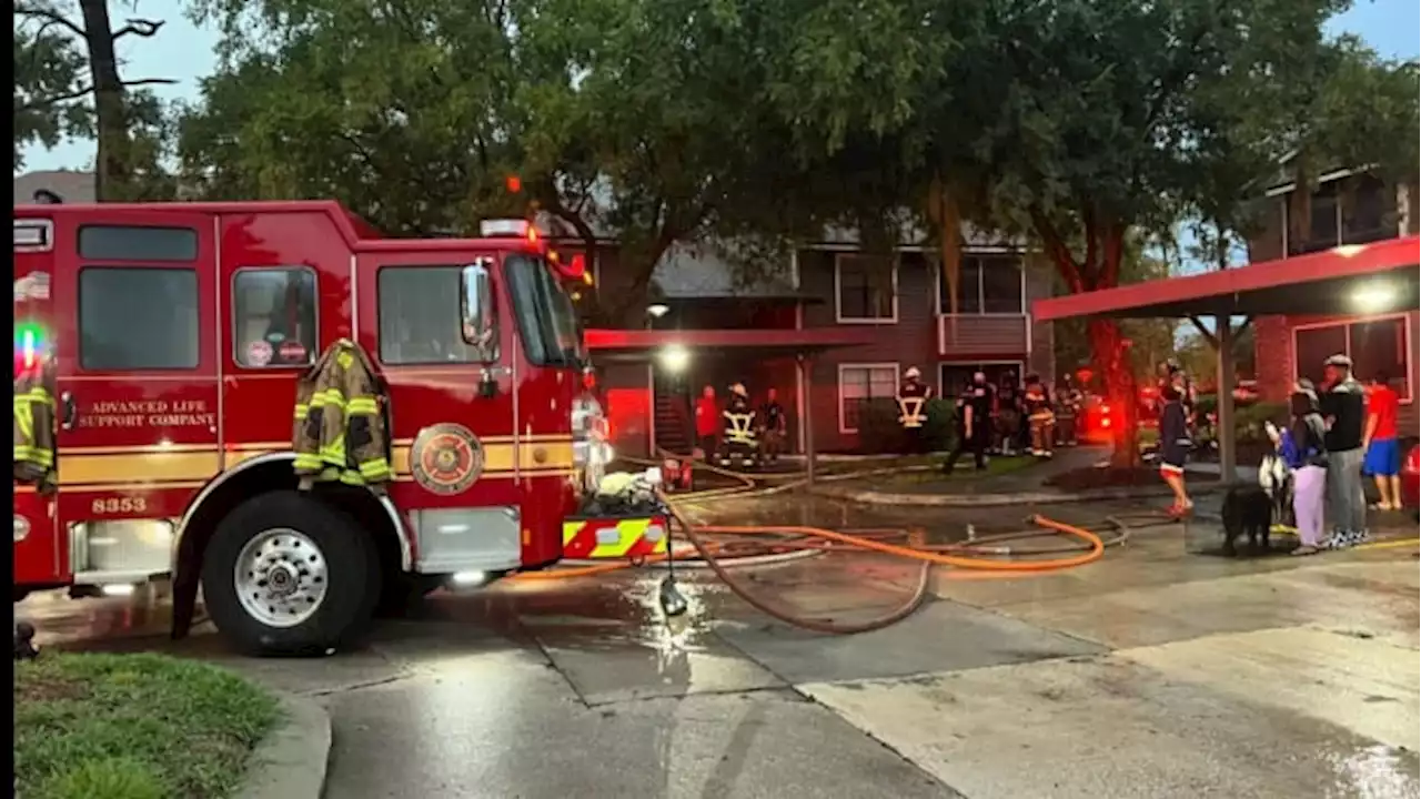 Lightning strike sparks fire at Bentley Green Apartments