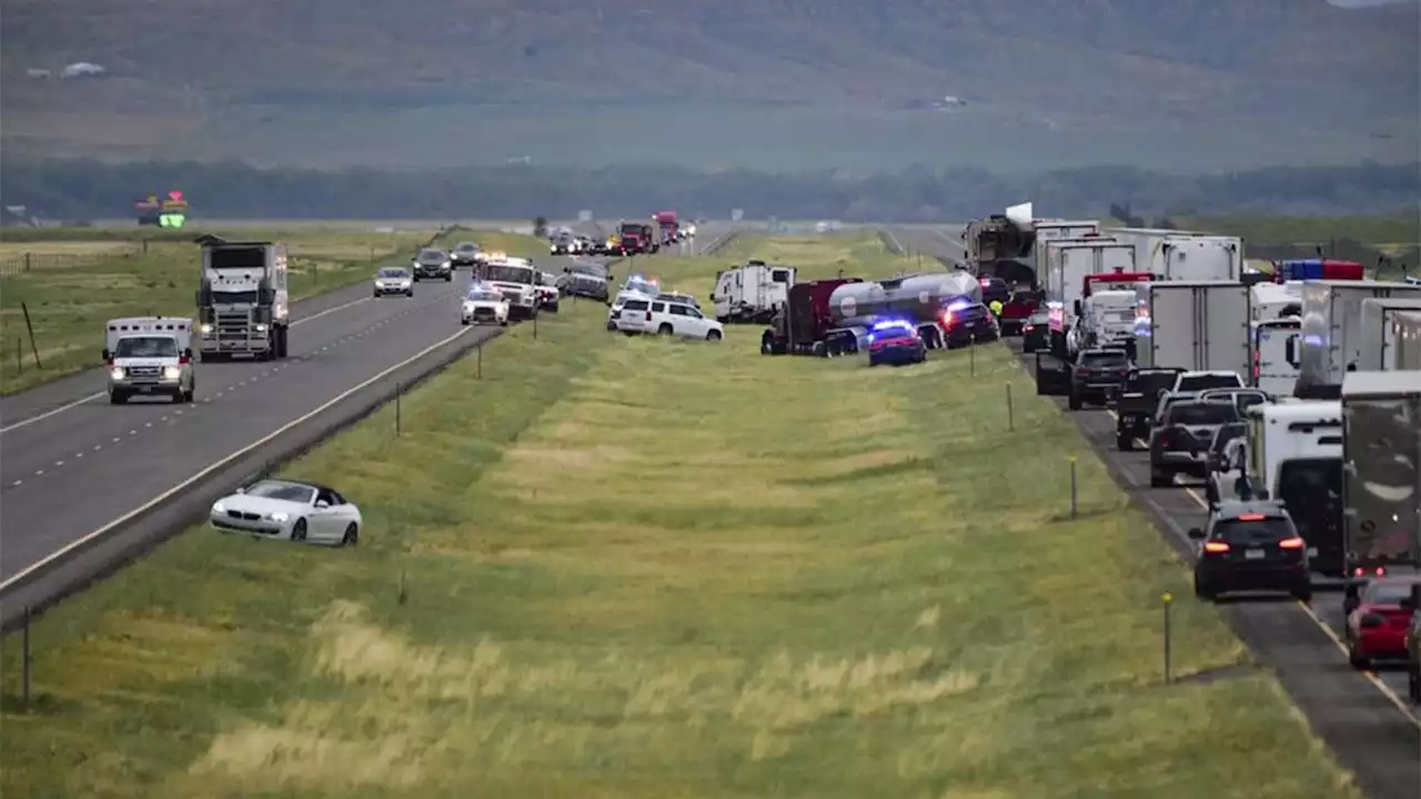 6 dead after storm causes a 21 vehicle pileup on a Montana highway