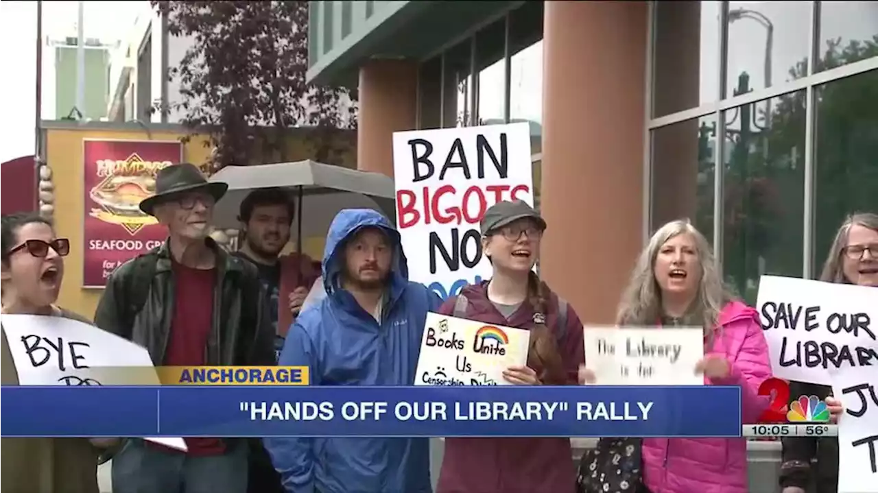 Library protests at City Hall