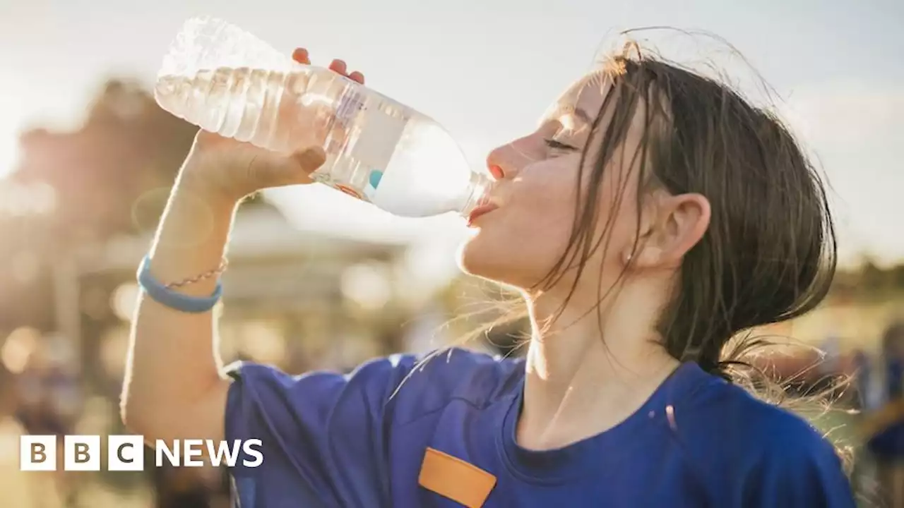 Heatwave: Schools to close or let children wear PE kit to keep cool