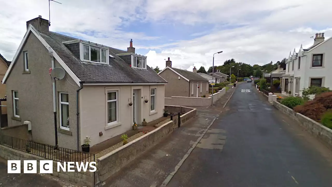 Man, 25, dies after street disturbance in Lanark