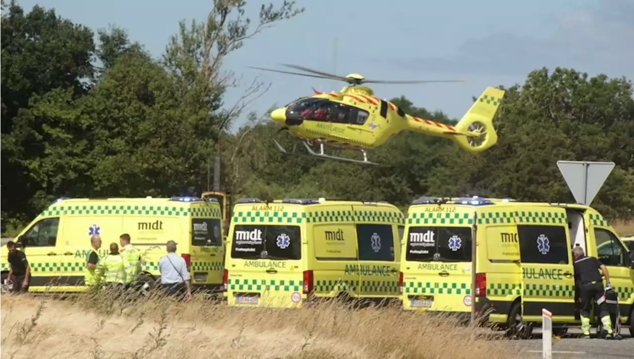 Ulykke på hovedvej: Flere ambulancer og lægehelikopter tilkaldt