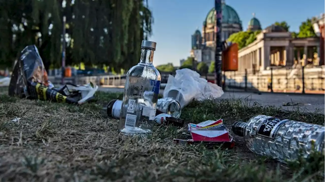 Polizei Berlin räumt erneut James-Simon-Park in Mitte