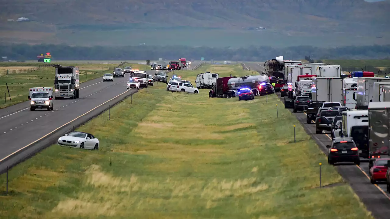 Massive 21-car pileup in Montana leaves at least 6 dead: 'Mass casualty crash'