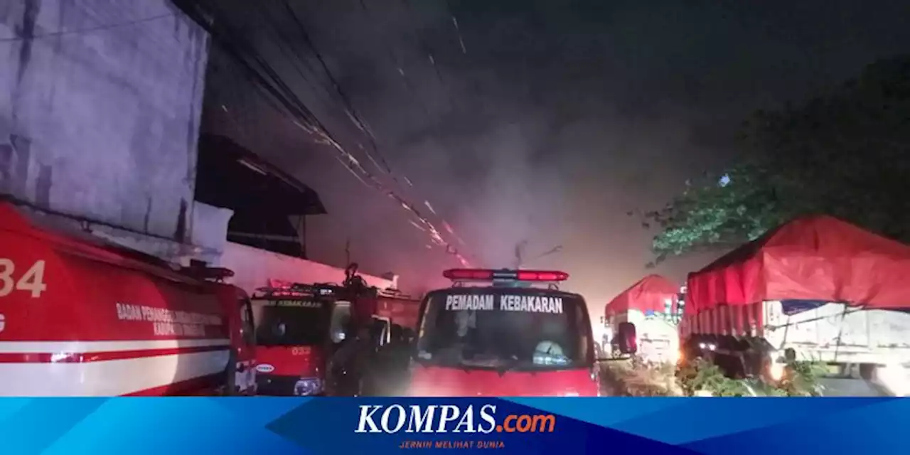 Pemadaman Kebakaran Pabrik Paralon di Kosambi Tangerang Terkendala Alat Sedot Rusak