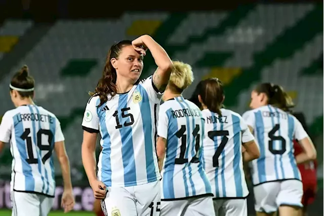 Copa América Femenina 2022: la Selección Argentina goleó a Uruguay, Triplete de Rodríguez y aportes de Banini y Stábile para los de Portanova  en Colombia, Página