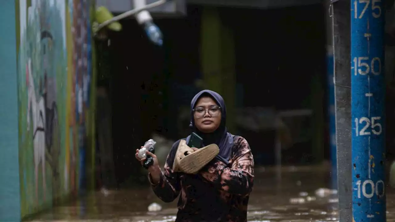 Banjir Terjang Jabodetabek, BMKG Beri Penjelasan Soal Hujan di Musim Kemarau