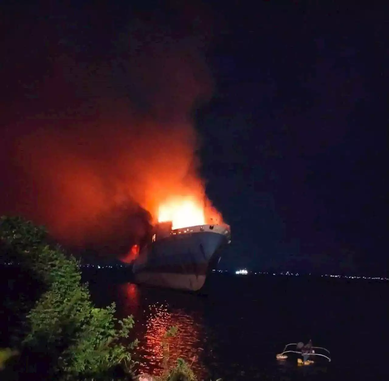 2 crew hurt as passenger vessel catches fire off Lapu-Lapu City