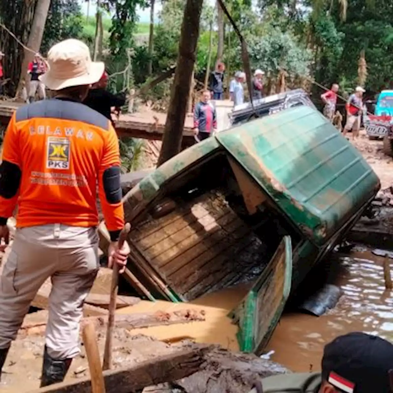 Banjir Bandang Sungai Cimanuk Terjang Garut