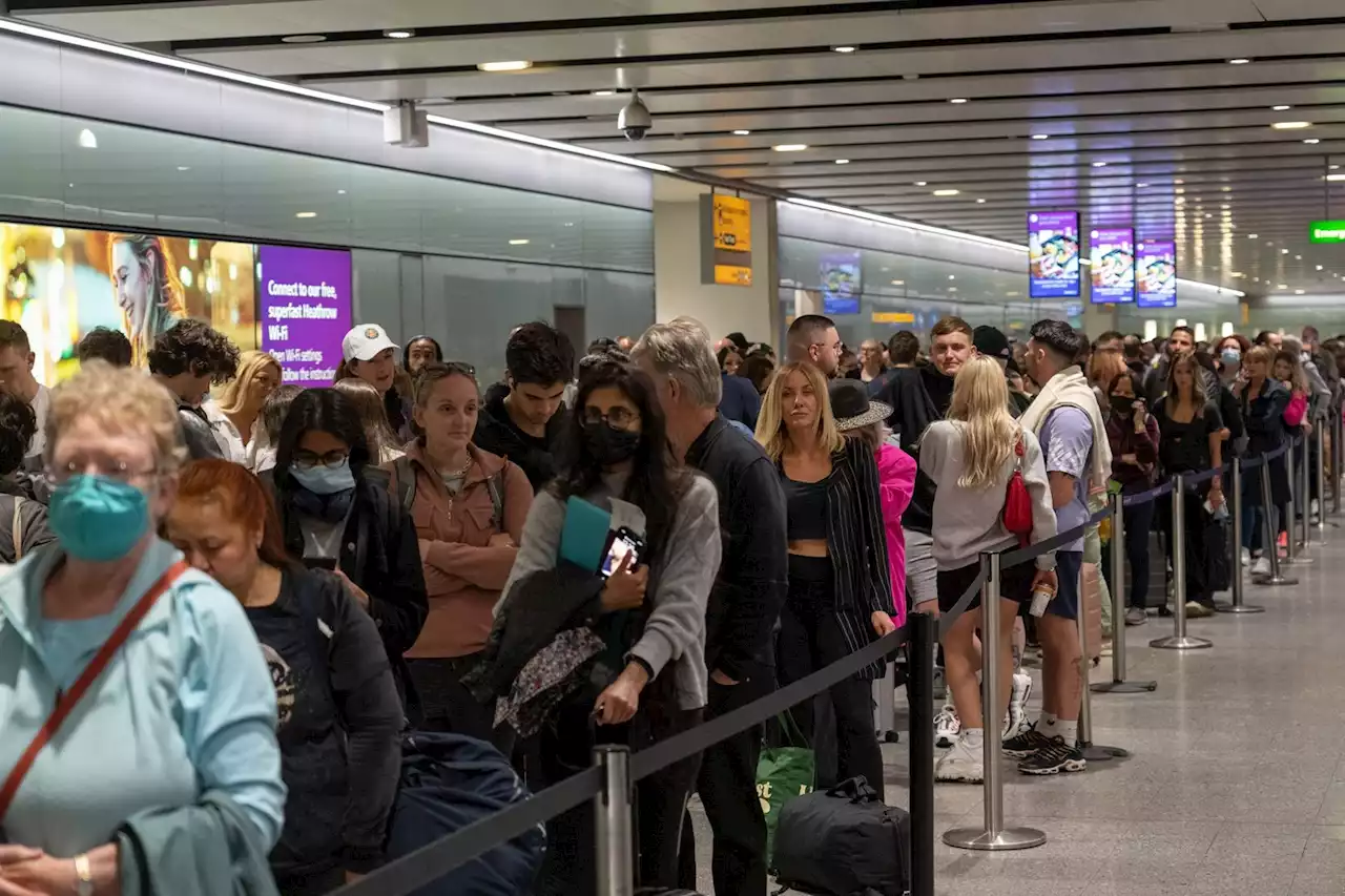 Airlines told by UK government to prioritise passengers and treat them sensitively amid travel chaos | Businessinsider