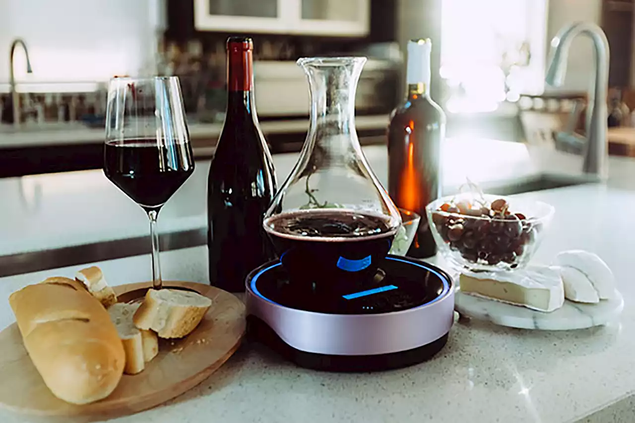 Make your wine taste better in minutes with this electric decanter