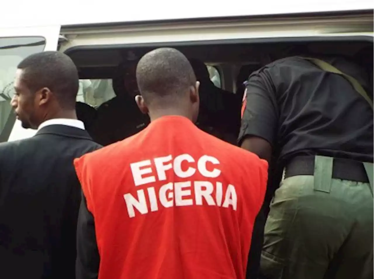 #Osun Decides: Anti-graft Agency, EFCC Operatives Deployed To Polling Units To Nab Vote-buyers | Sahara Reporters