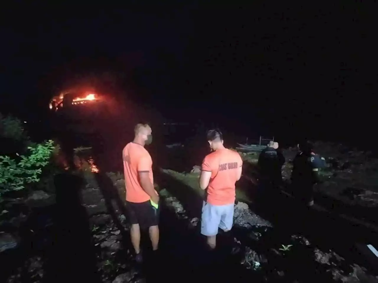 2 injured as fire hits grounded ship off Lapu-Lapu City