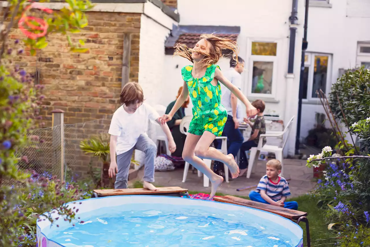 Mum moans about putting paddling pool up but everyone’s saying the same thing