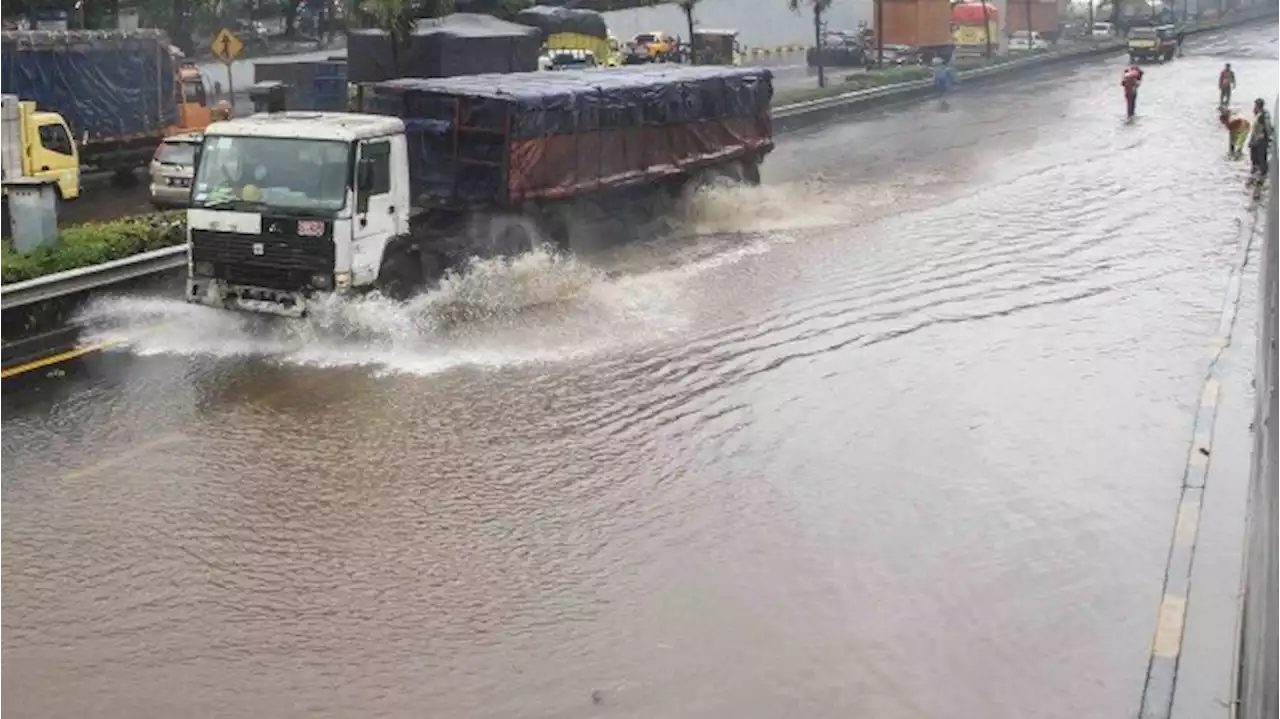 Banjir di Pondok Aren Tangsel Capai 1,9 Meter, Warga Dievakuasi