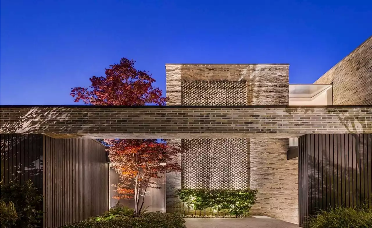 Tour this refined contemporary house in brick, wood and glass