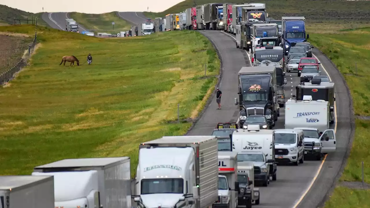 At least 5 die after storm causes Montana highway pileup