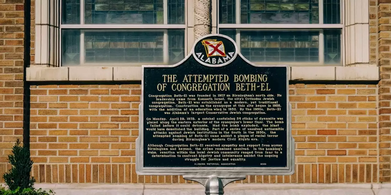 Temple Beth-El erects plaque marking attempted bombing