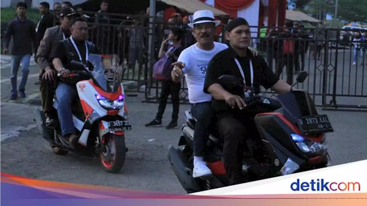 Cerita Topi di Kepala Umuh Muchtar dan Harganya yang 'Wah'