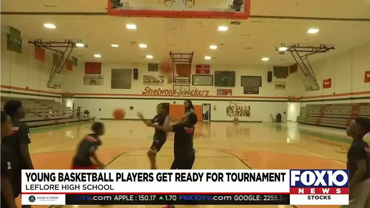 Young basketball players get ready for tournament