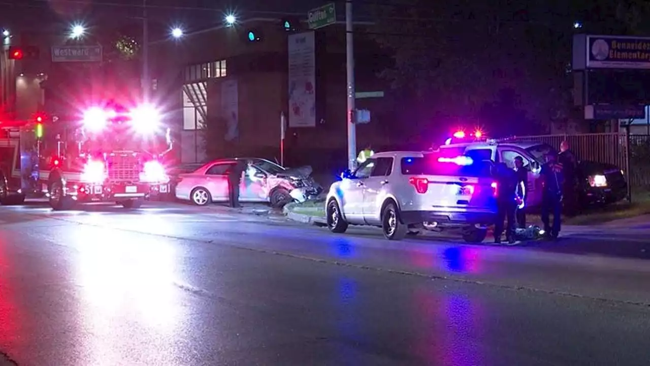 3 hospitalized, including 2 police officers after suspected drunk driver crashes in west Houston