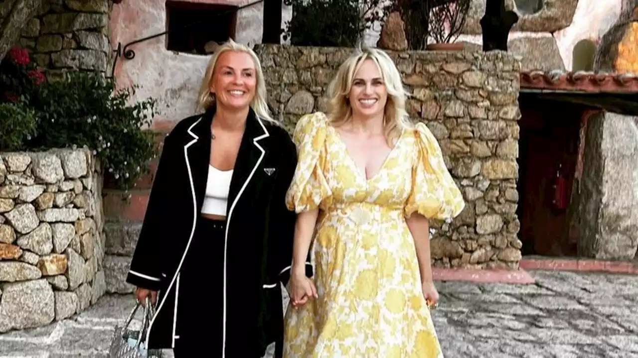 Heiße Küsse mit ihrer Ramona: Hollywoodstar Rebel Wilson teilt intimen Urlaubsmoment