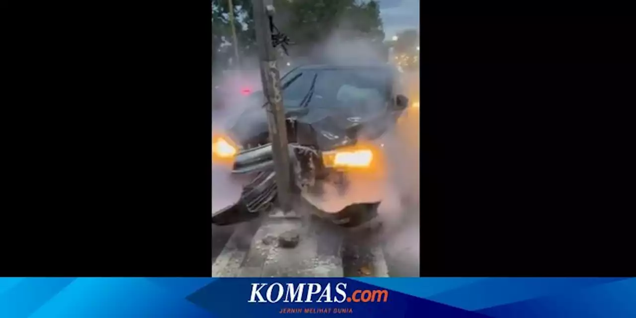 Tabrak Tiang Listrik di Parepare, Mobil Kadis Kominfo Sidrap Ringsek dan Terbakar