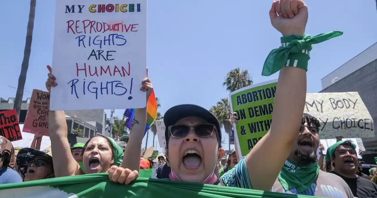 Far-right groups continue antiabortion demonstrations near Santa Monica Planned Parenthood