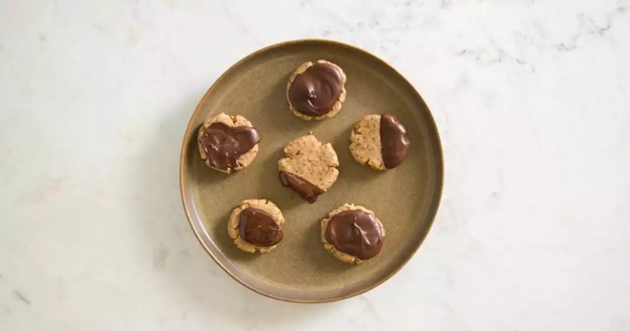 These No-Bake Nut Butter Cookies Are The Perfect Mood-Stabilizing Snack