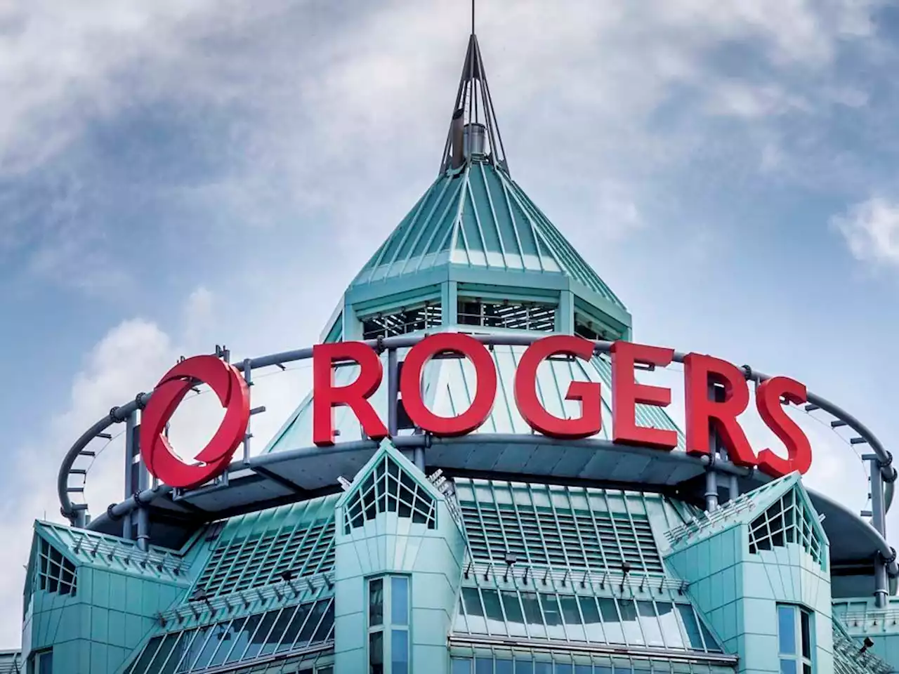 Rogers has its work cut out for it in outage aftermath as Shaw merger deadline looms