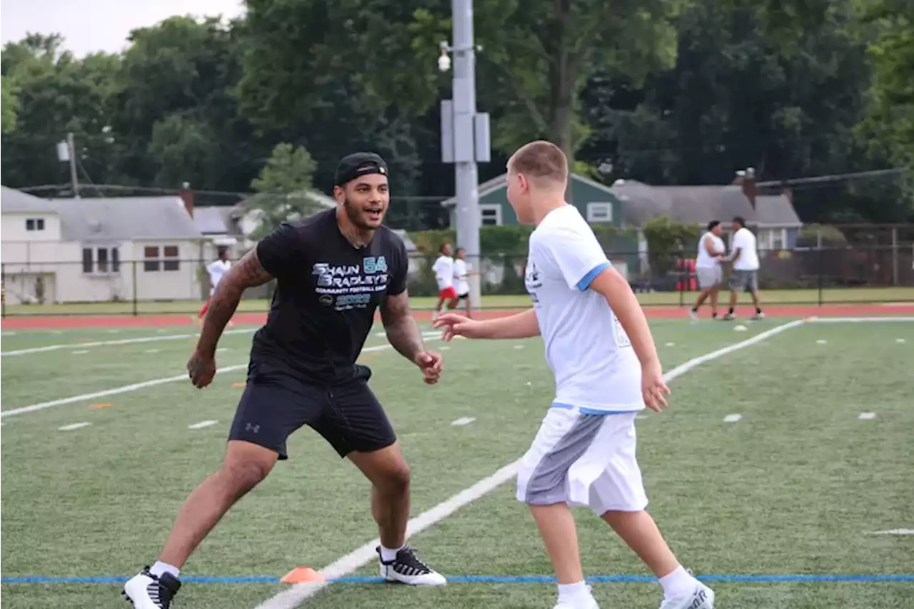 Eagles’ Shaun Bradley has a message for kids at his camp: ‘Never stop believing’