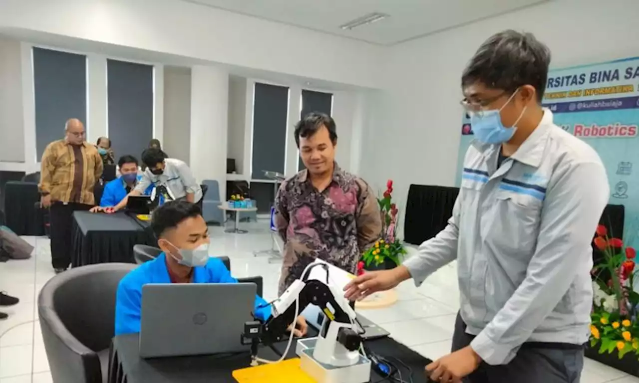 Mahasiswa Teknik Elektro Harus Paham tentang Robotic dan Mechatronics |Republika Online