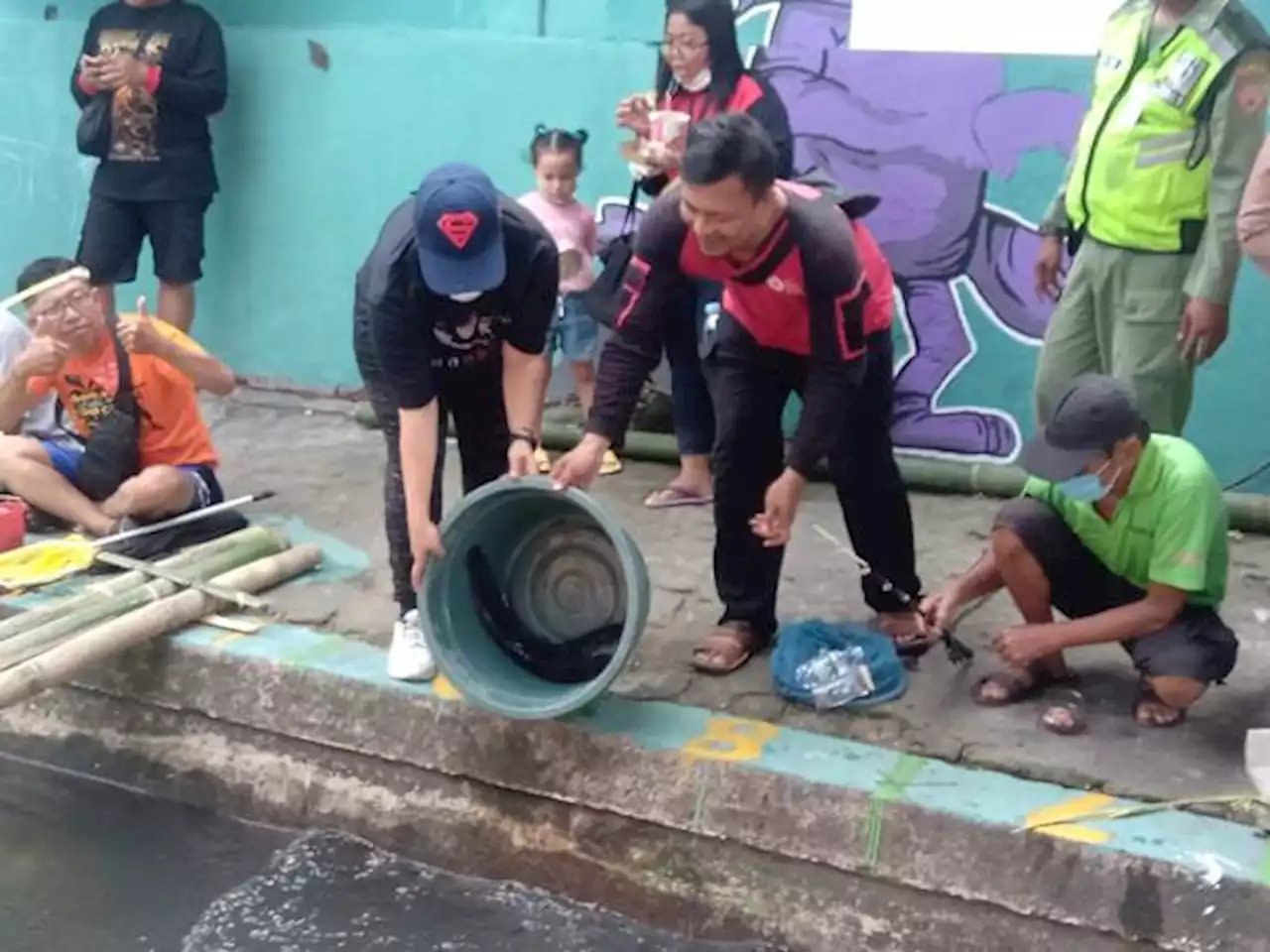 Senangnya, Warga Sudiroprajan Solo Mancing Ikan Bawa Pulang Uang