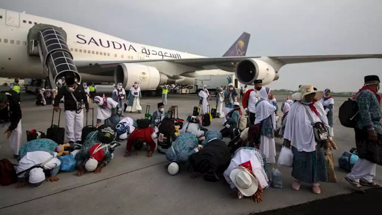 Jemaah Haji Kloter Pertama Embarkasi Surabaya Tiba di Tanah Air