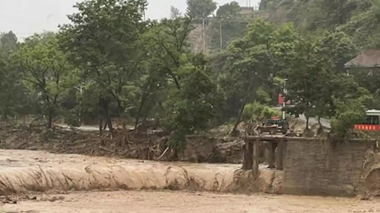 China floods kill a dozen people, thousands evacuated