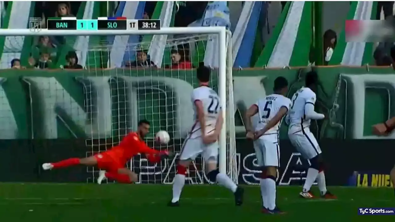 La floja reacción de Torrico en el gol de Banfield vs San Lorenzo - TyC Sports