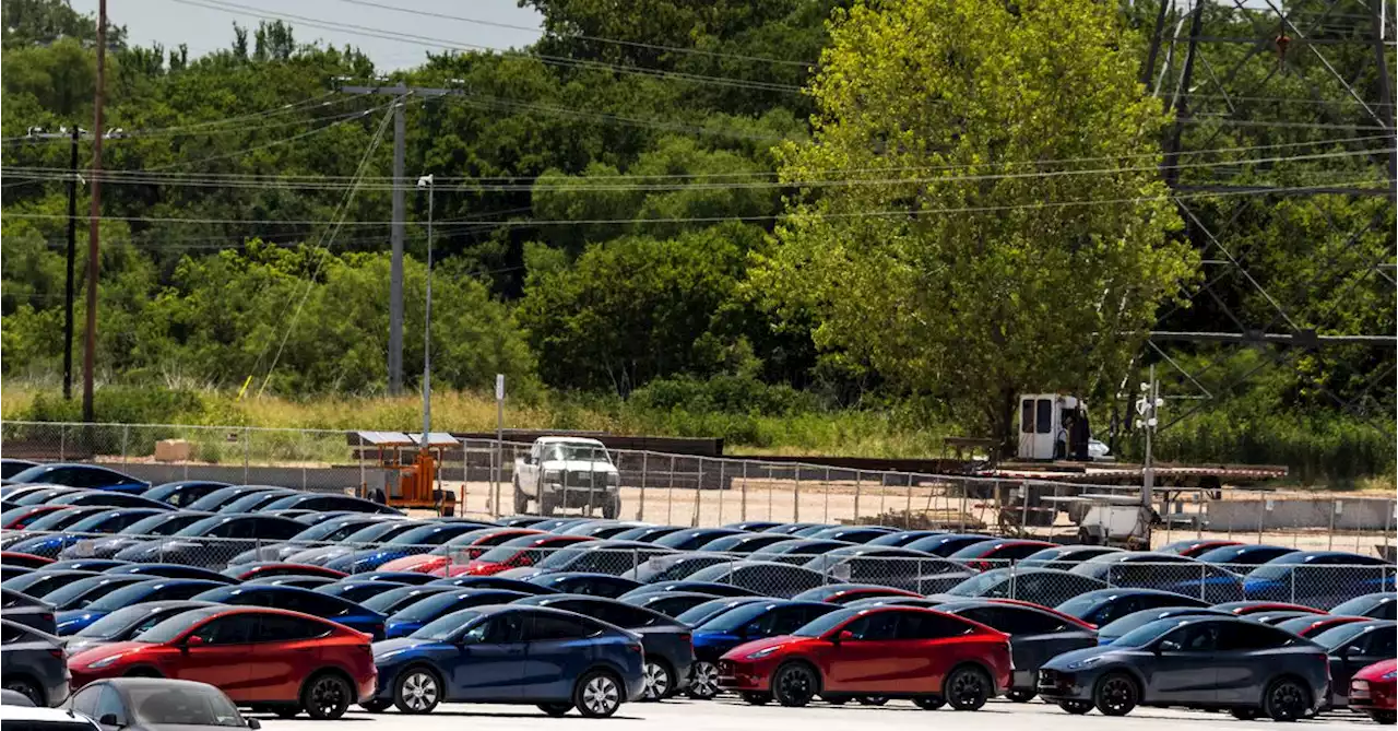 Tesla asks Texans to avoid charging their EVs during peak times because of the heatwave