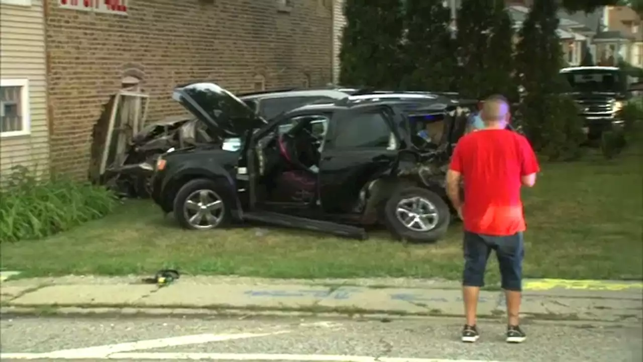 2 injured after cars hit building in Jefferson Park crash: Chicago police