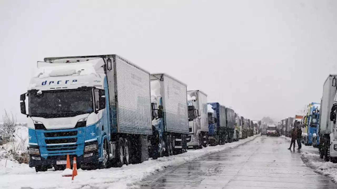 Mendoza: miles de camioneros esperan la reapertura del paso Cristo Redentor hacia Chile