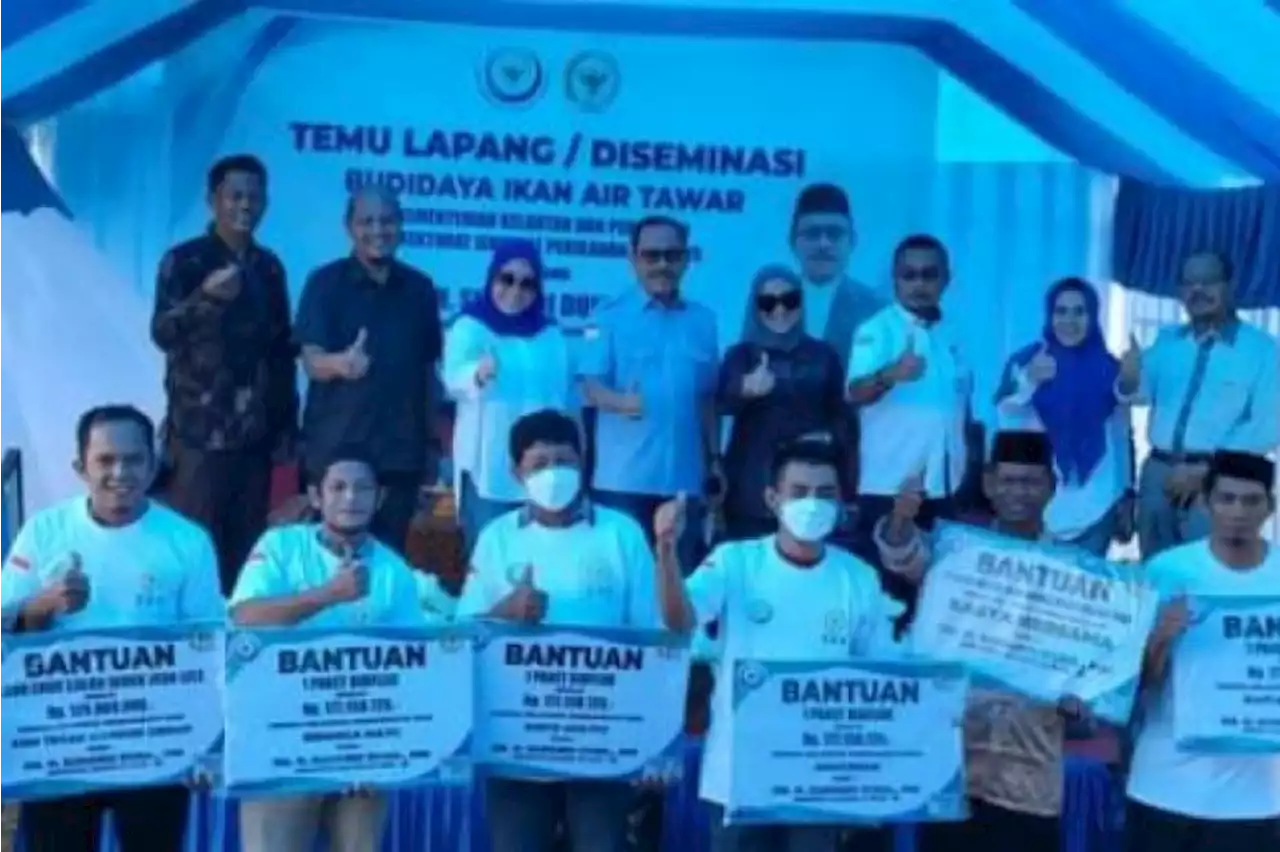 Bupati Mamuju salurkan bantuan Bioflok