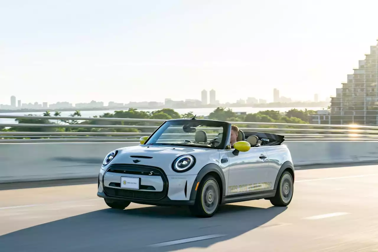 Mini Cooper SE Convertible Concept Is a Blue-Skies EV