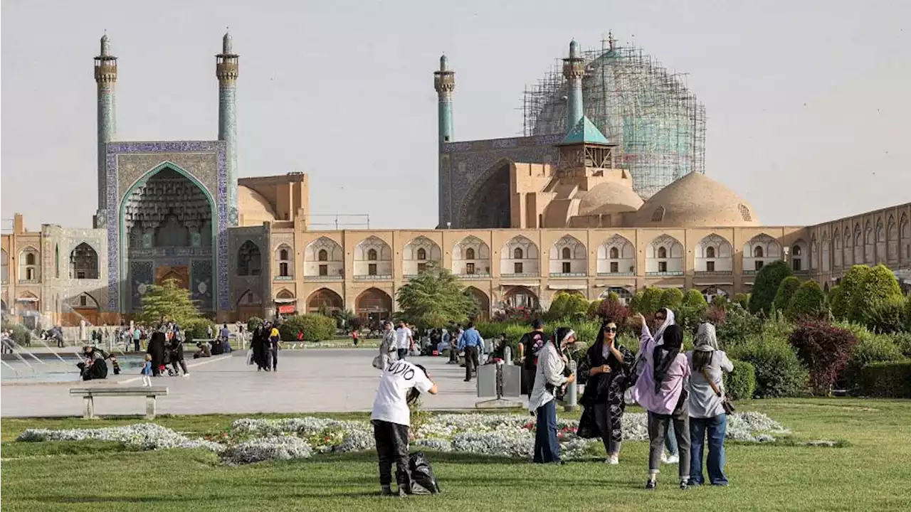 از ناهمواری گنبد تا کاشی‌های بدرنگِ ناتراز؛ مسجد شاه اصفهان از مرمت آسیب دید