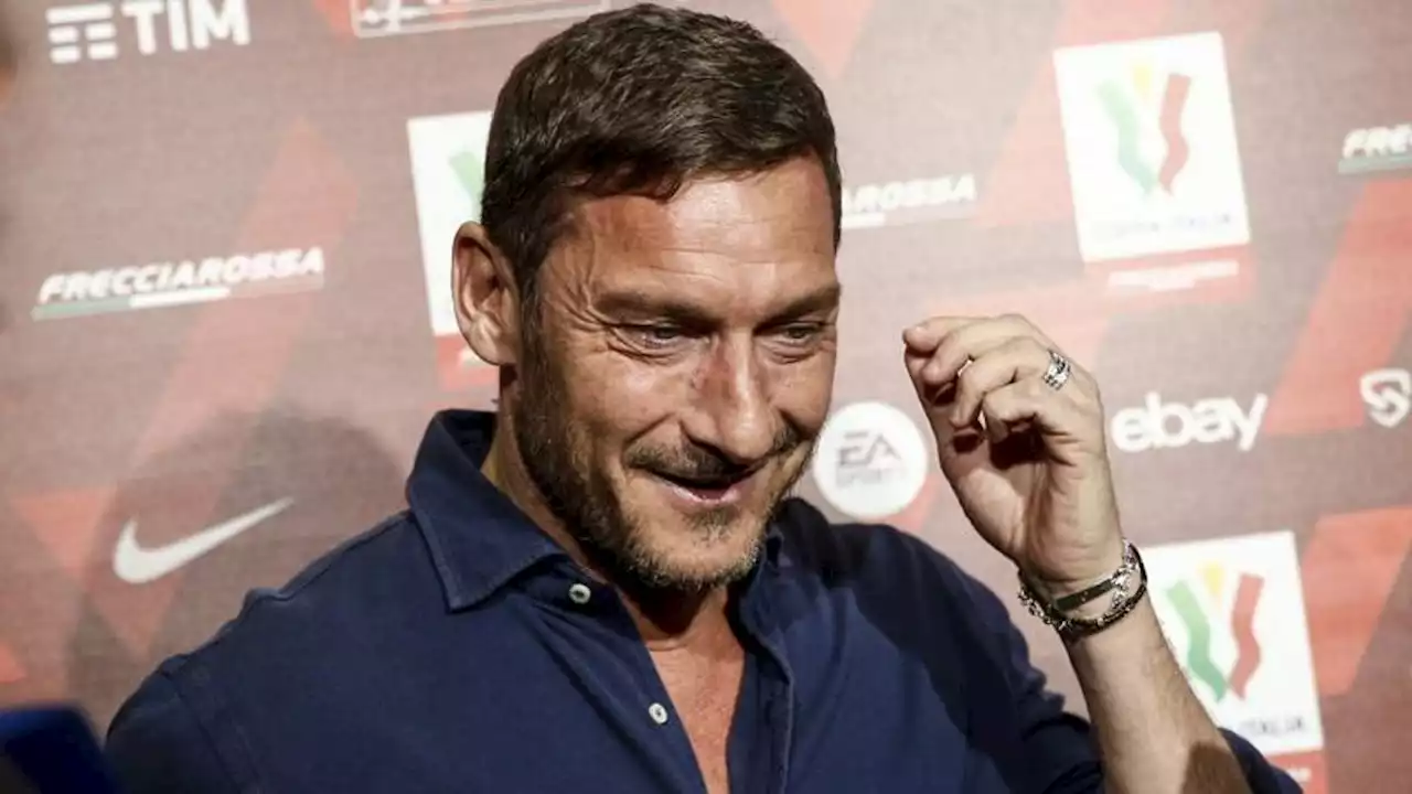 'Tieni, la 10 te la do io': così Totti passò la maglia a Paulo