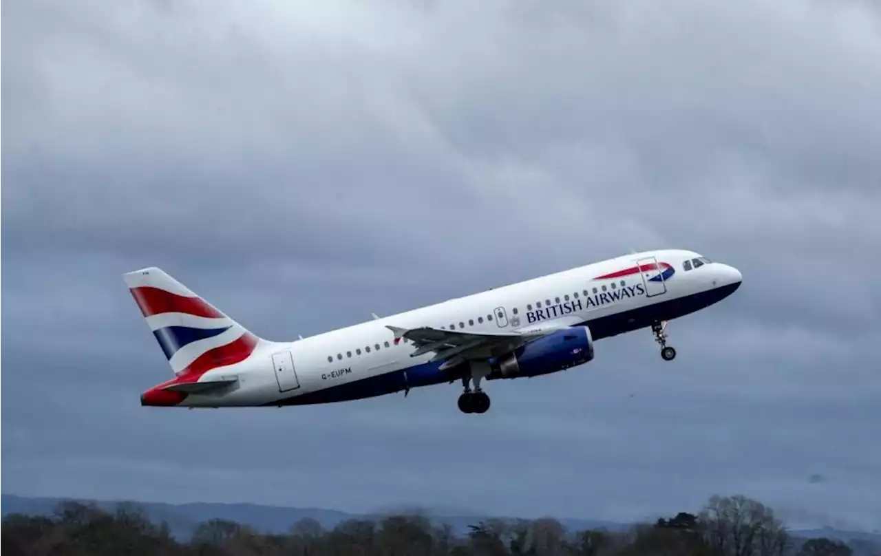 Plane descends 20,000 ft in minutes in 'terrifying' landing at Glasgow Airport